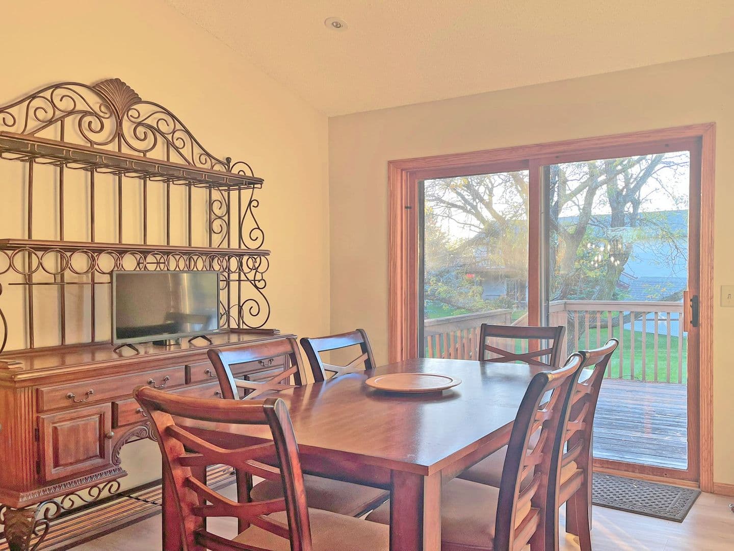Rosemount House: 15711 Crocus Avenue