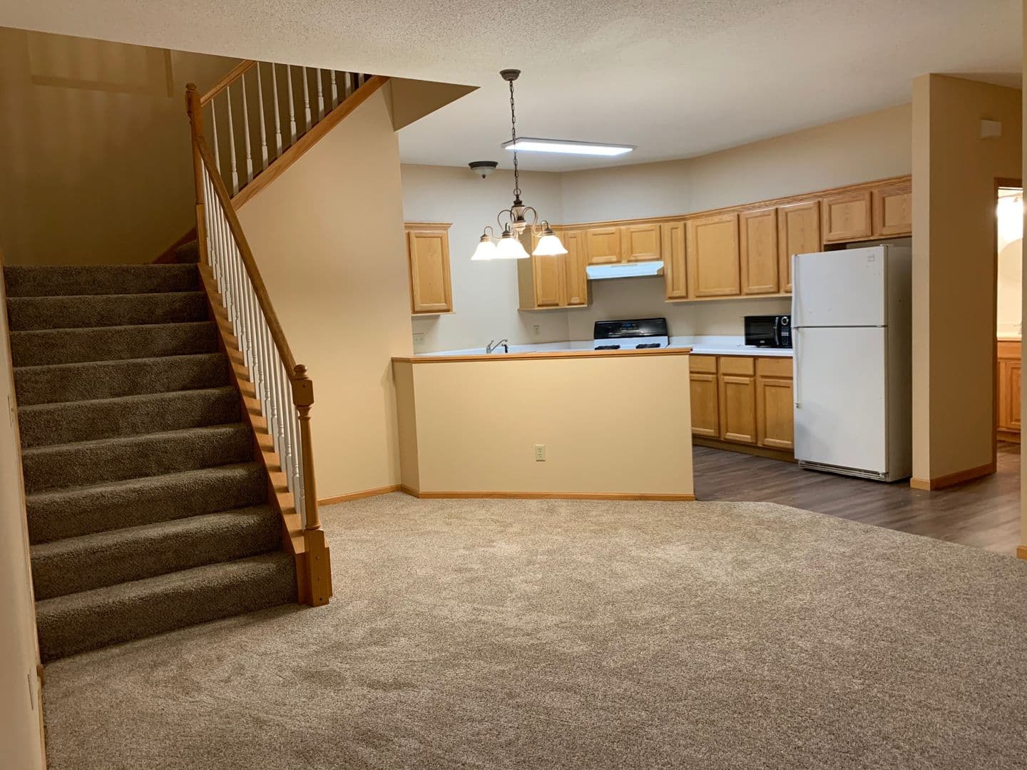 Oakdale Townhome: 450 Hickory Lane