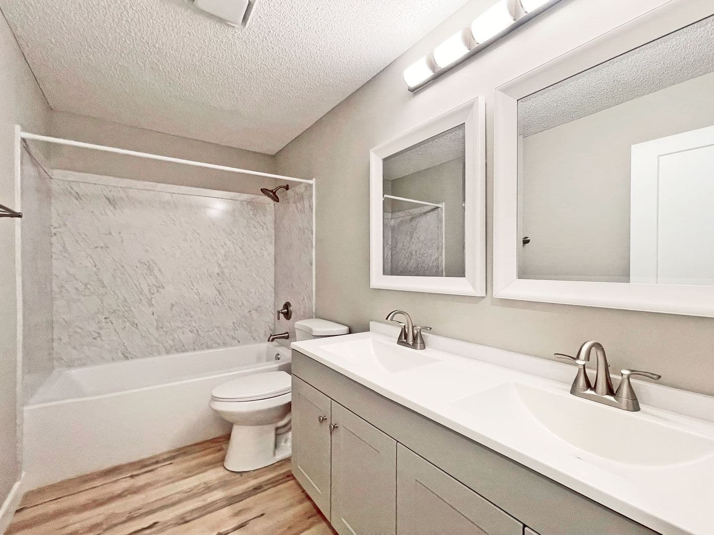 Apple Valley House: 15828 Harwell Avenue