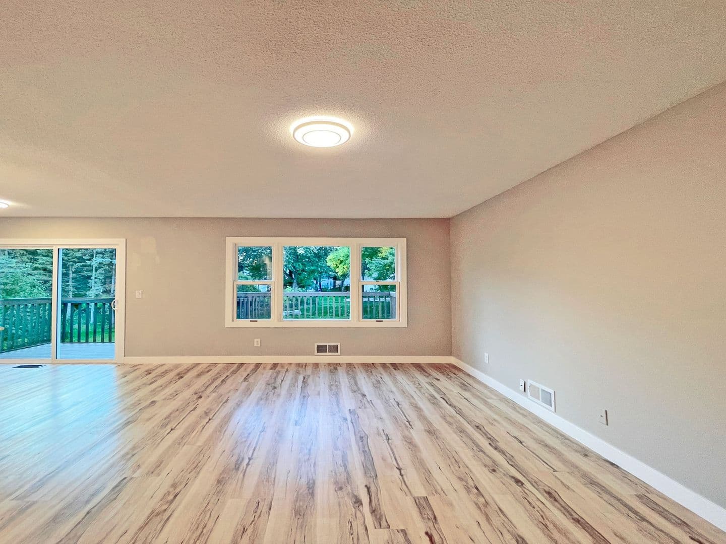 Apple Valley House: 15828 Harwell Avenue