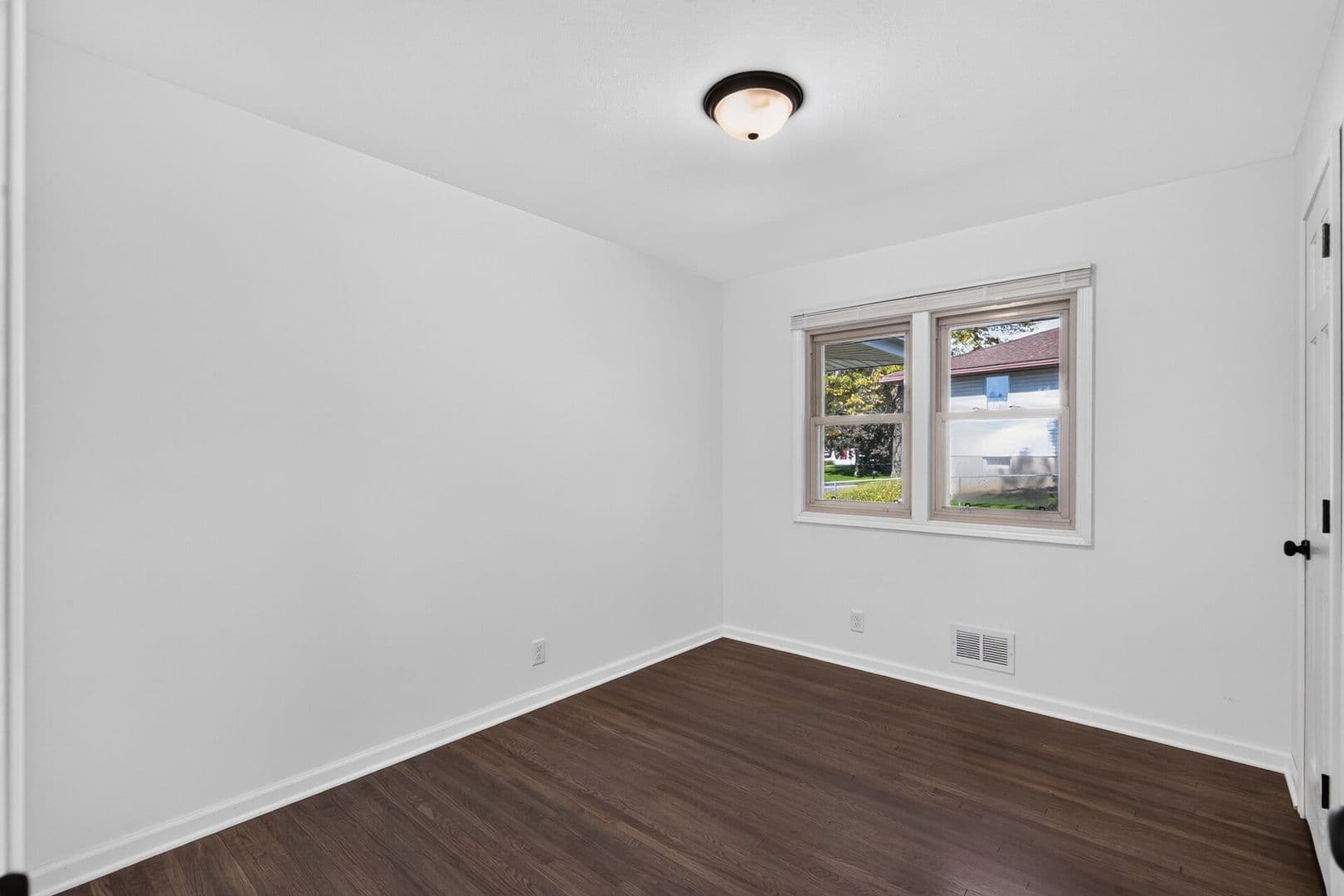 Inver Grove Heights House: 1875 46th St E