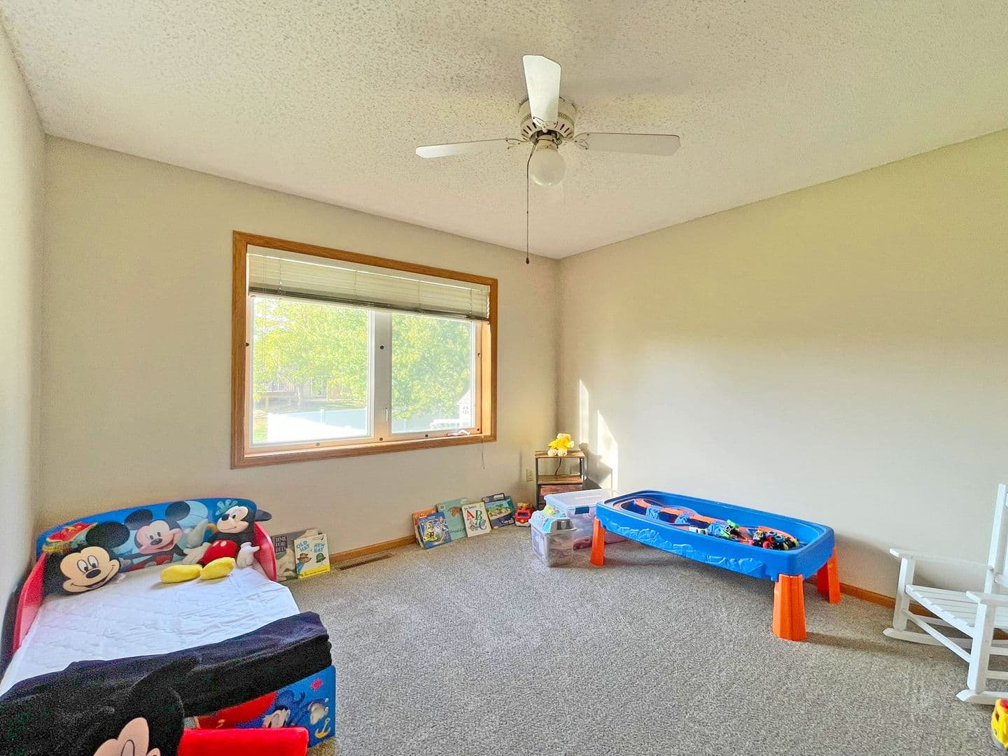 Rosemount House: 15711 Crocus Avenue