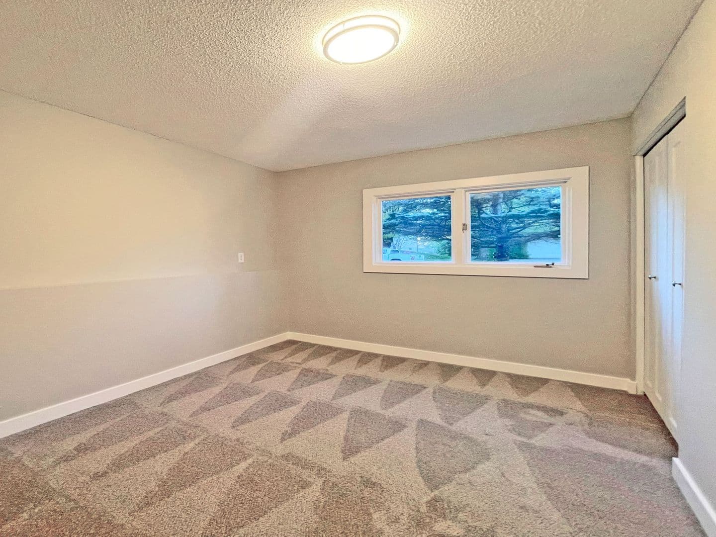 Apple Valley House: 15828 Harwell Avenue