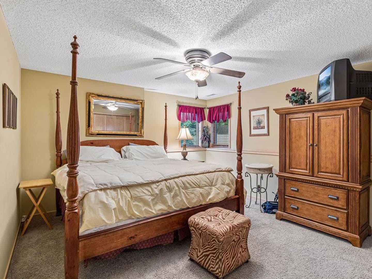 Oakdale Townhome: 1354 Holly Ave