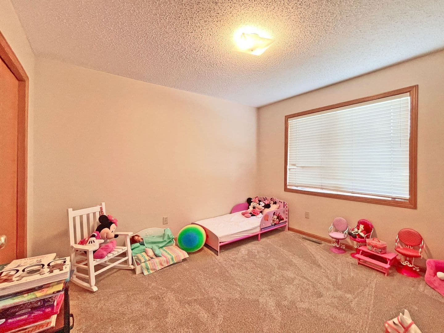 Rosemount House: 15711 Crocus Avenue