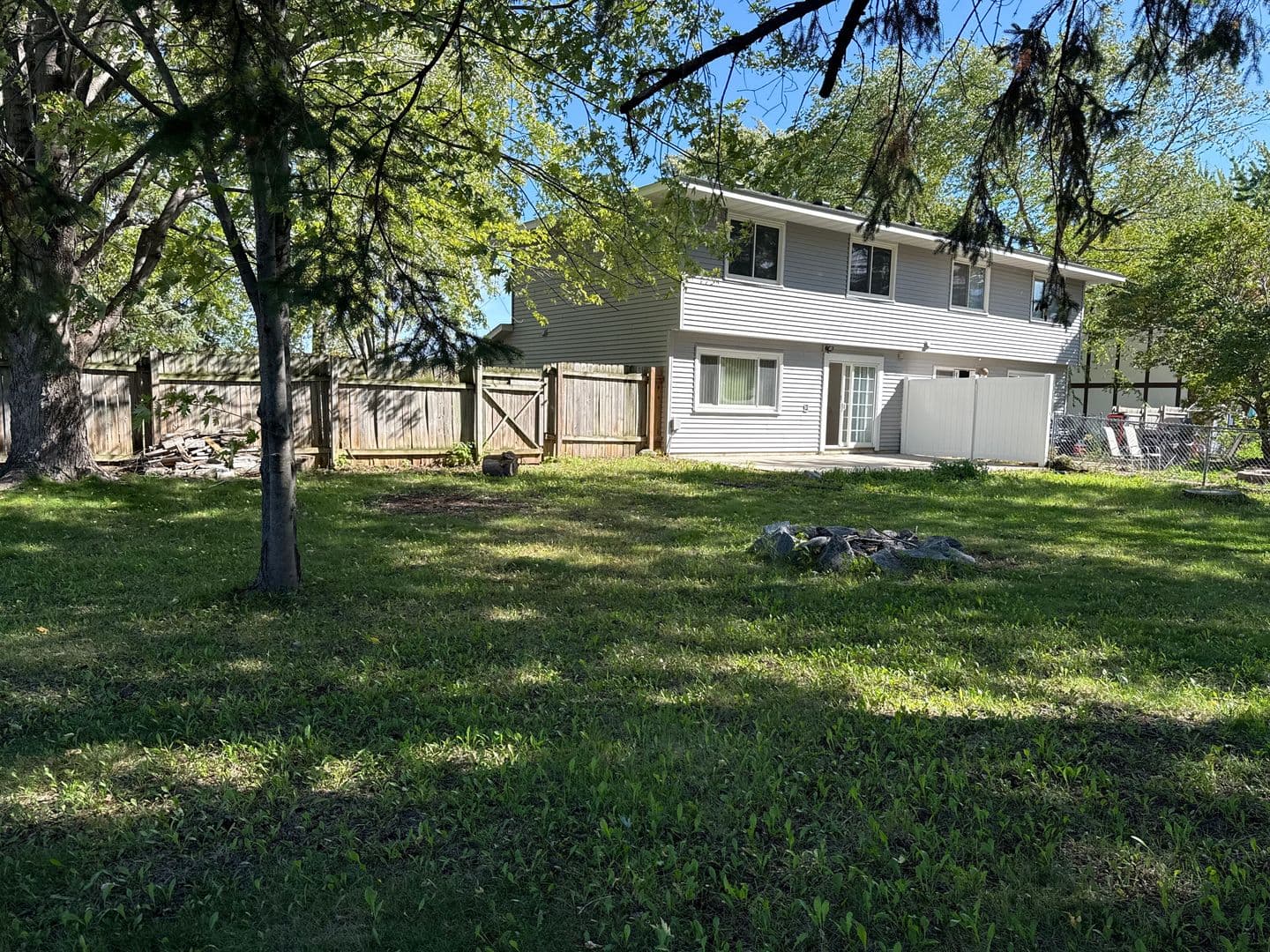 Burnsville House: 14000 Park Ave