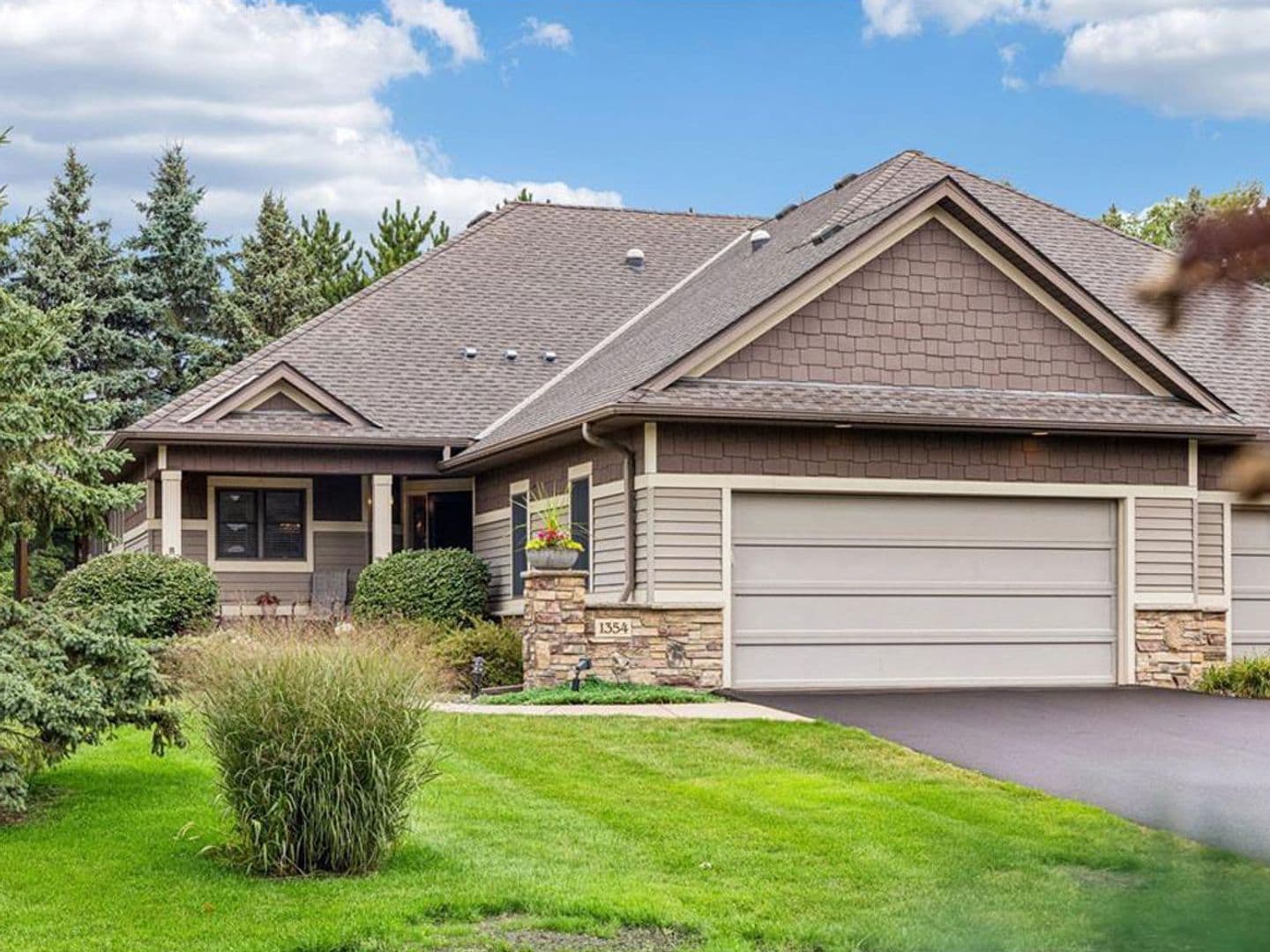 Oakdale Townhome: 1354 Holly Ave