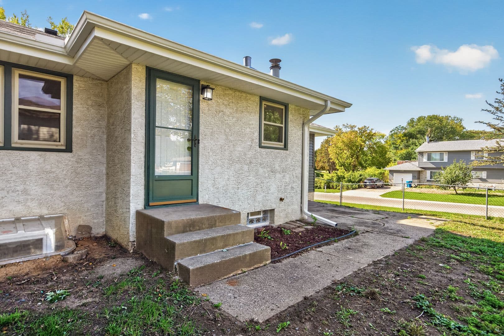 Inver Grove Heights House: 1875 46th St E