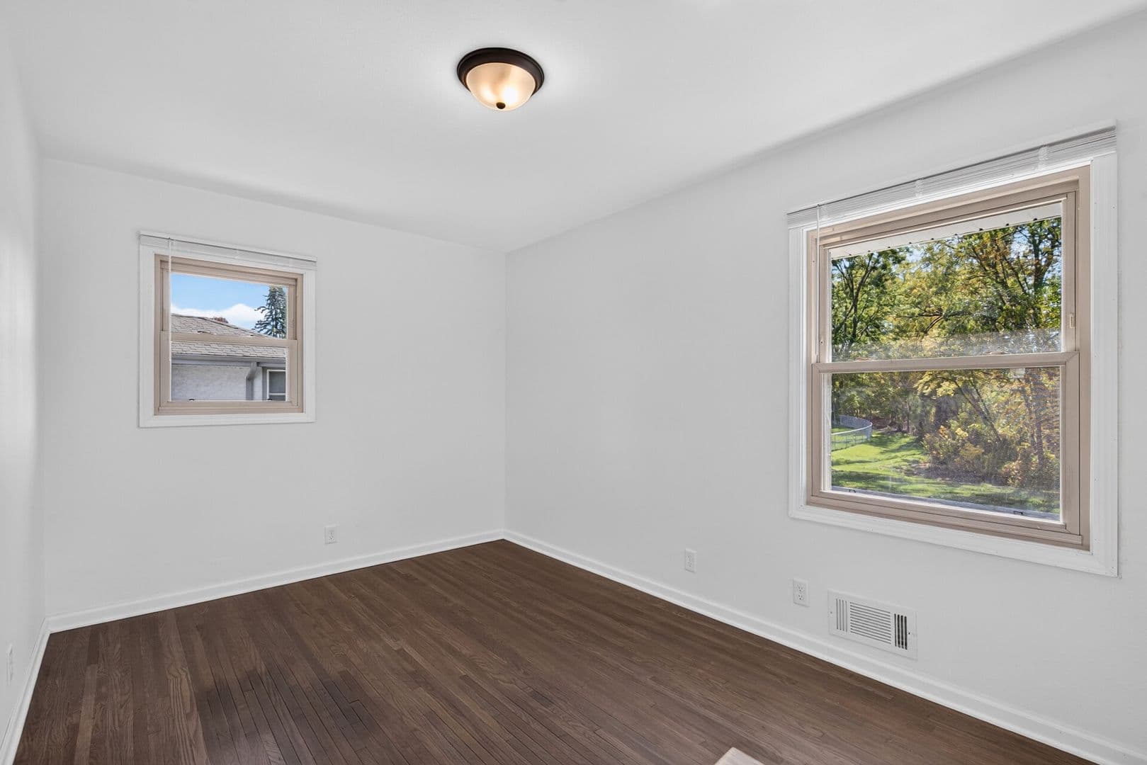 Inver Grove Heights House: 1875 46th St E