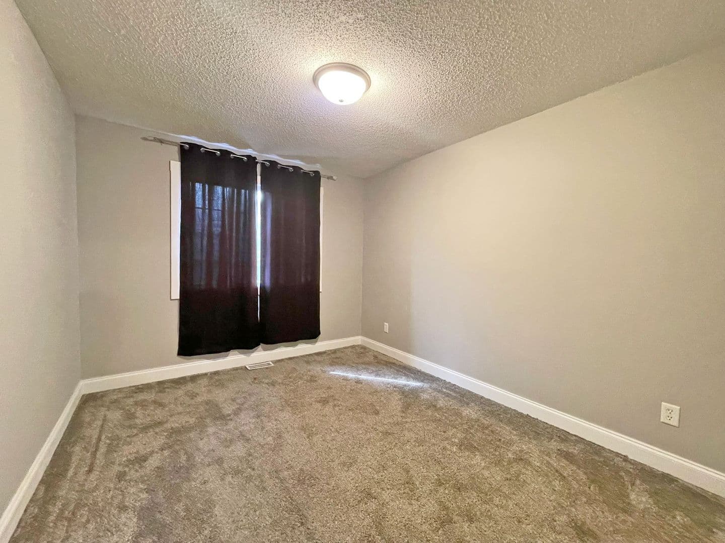 Apple Valley Townhome: 7184 155th St W