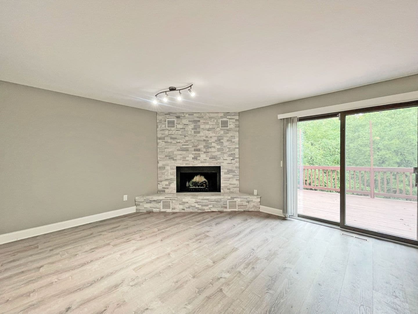 Plymouth House: 5743 Juneau Lane N