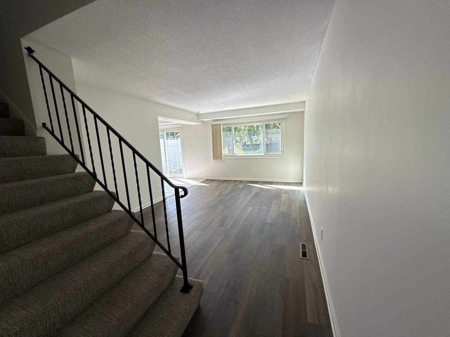 Burnsville House: 14000 Park Ave
