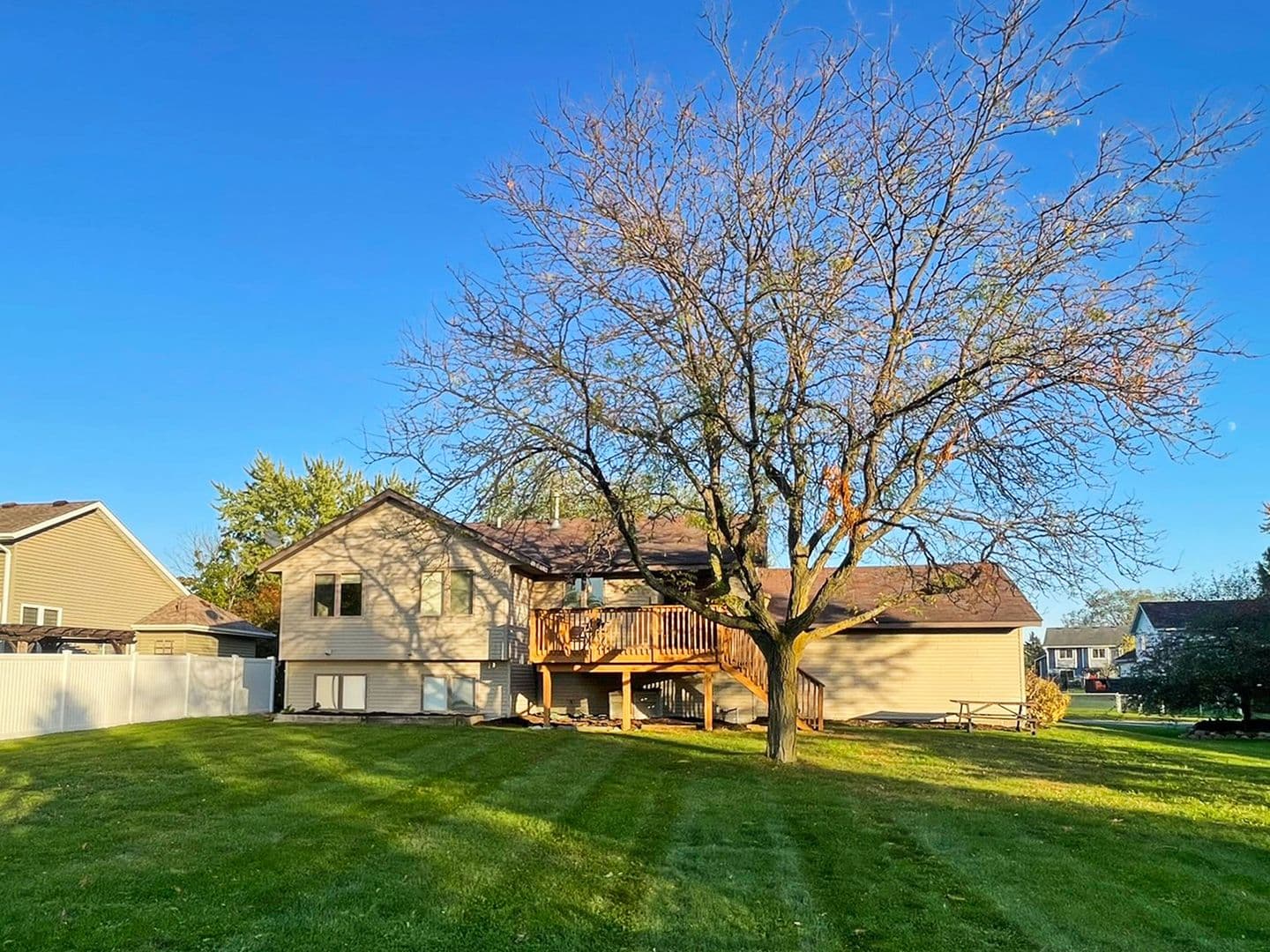 Rosemount House: 15711 Crocus Avenue