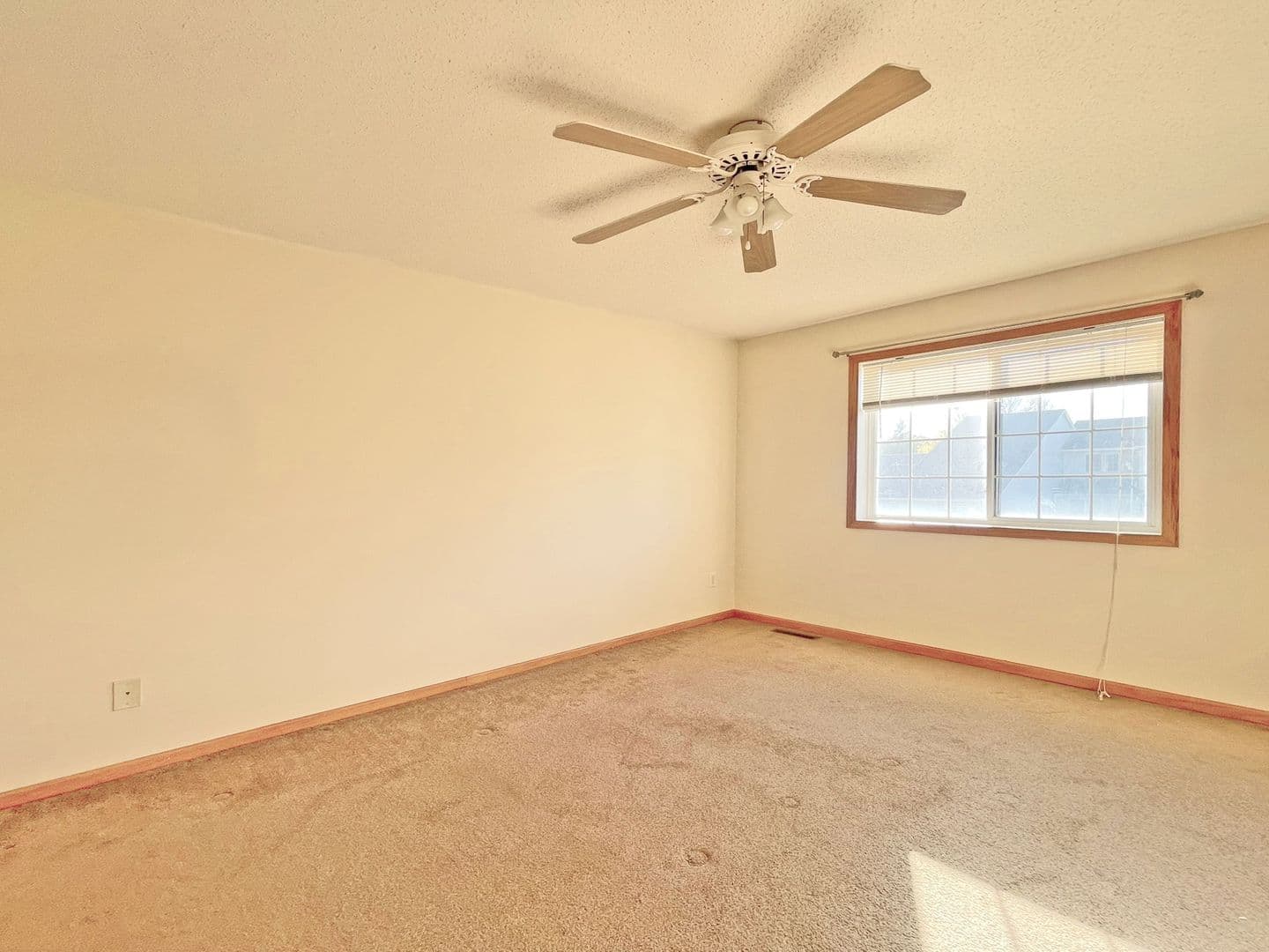 Shakopee Townhome: 869 Swaps Dr