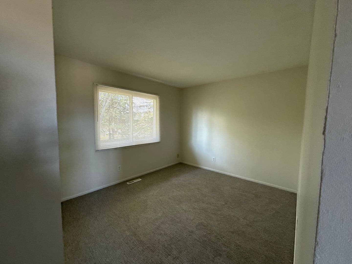 Burnsville House: 14000 Park Ave