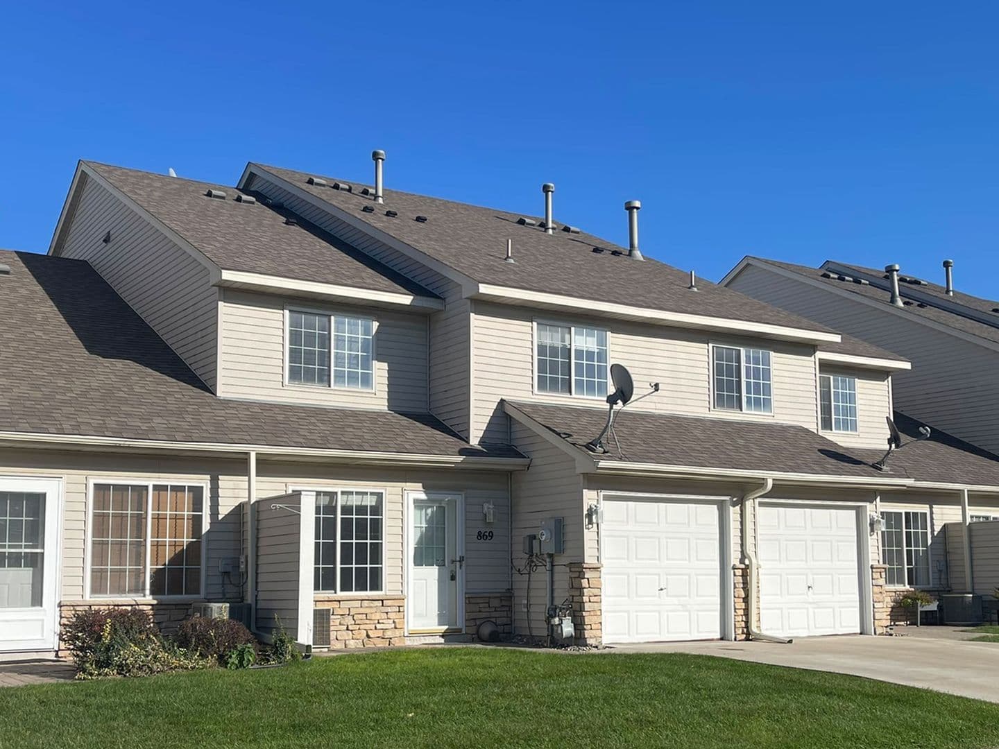 Shakopee Townhome: 869 Swaps Dr