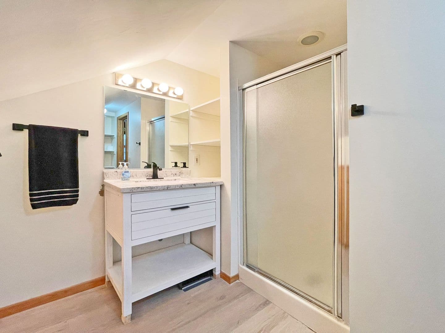 Hopkins Apartment: 245 7th Ave N