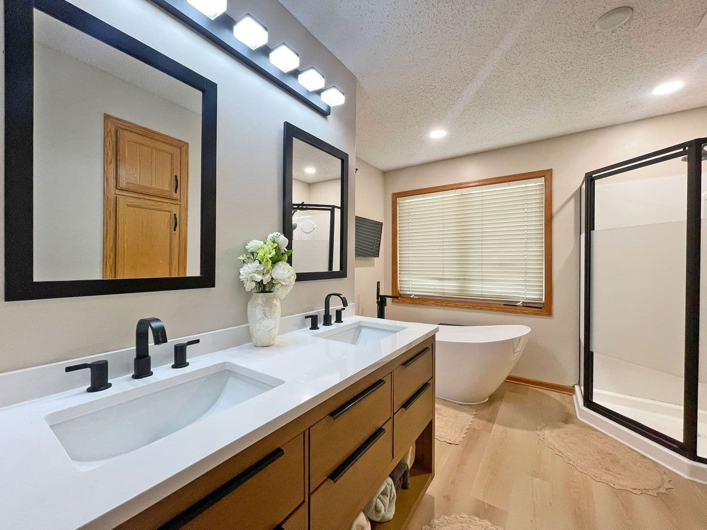 Rosemount House: 15711 Crocus Avenue