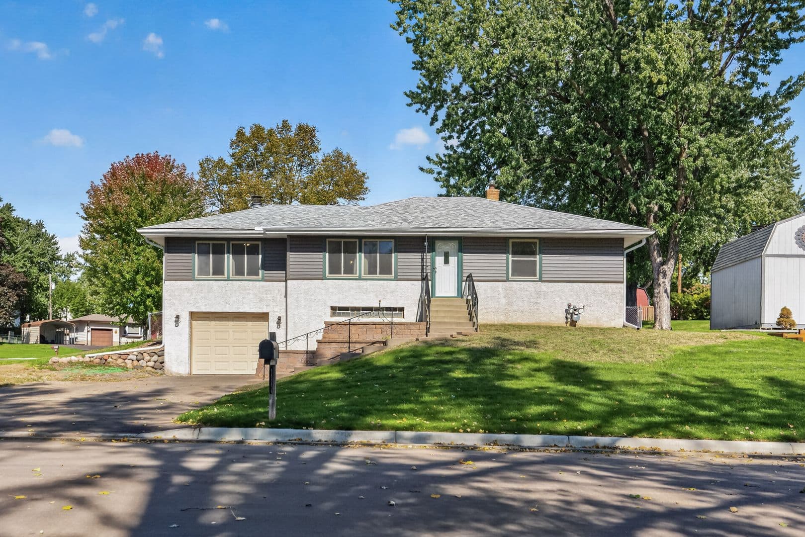Inver Grove Heights House: 1875 46th St E