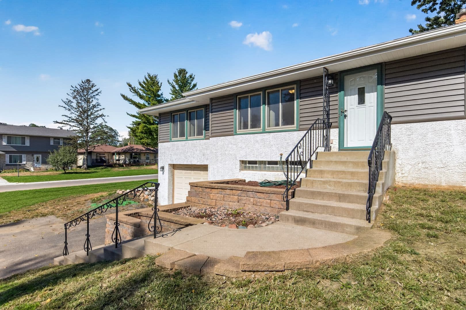 Inver Grove Heights House: 1875 46th St E