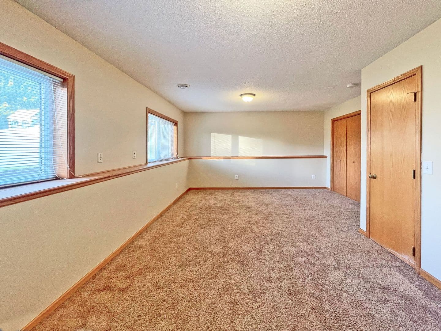 Rosemount House: 15711 Crocus Avenue