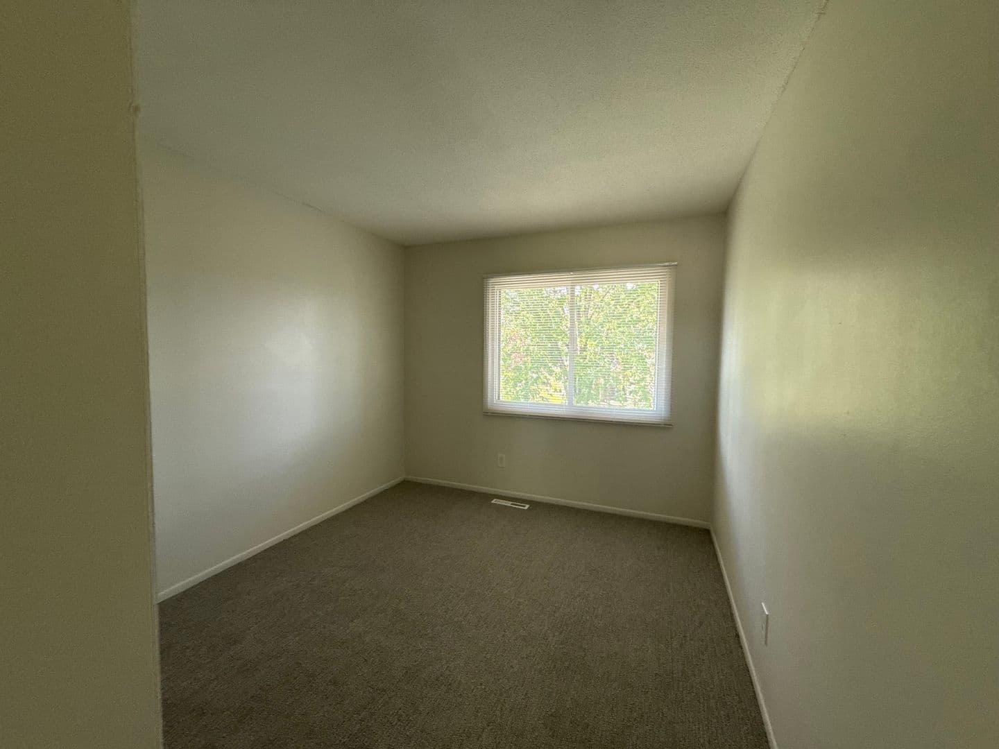 Burnsville House: 14000 Park Ave