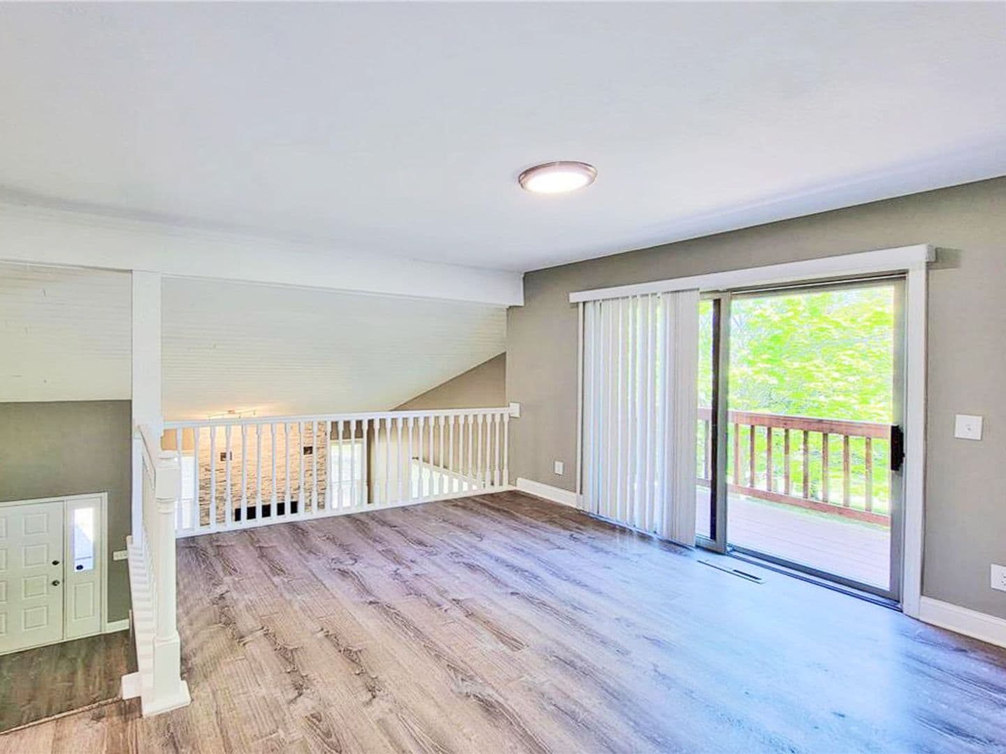 Plymouth House: 5743 Juneau Lane N