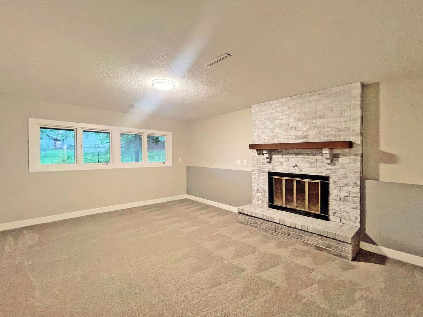 Apple Valley House: 15828 Harwell Avenue