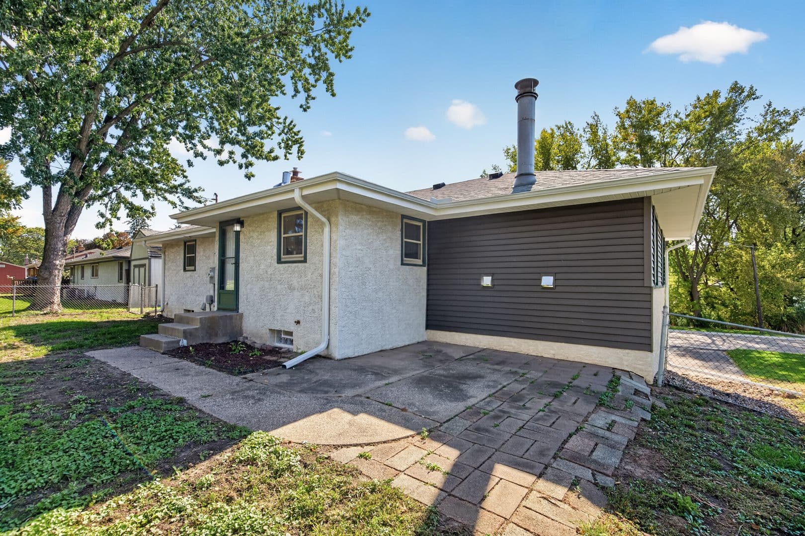 Inver Grove Heights House: 1875 46th St E