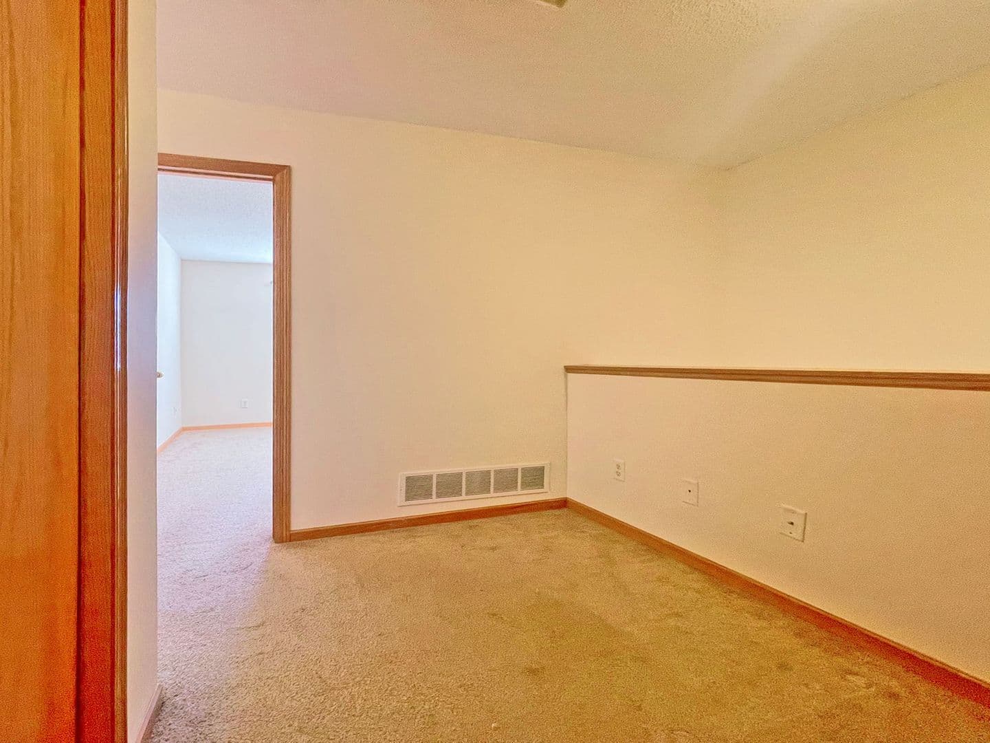 Shakopee Townhome: 869 Swaps Dr