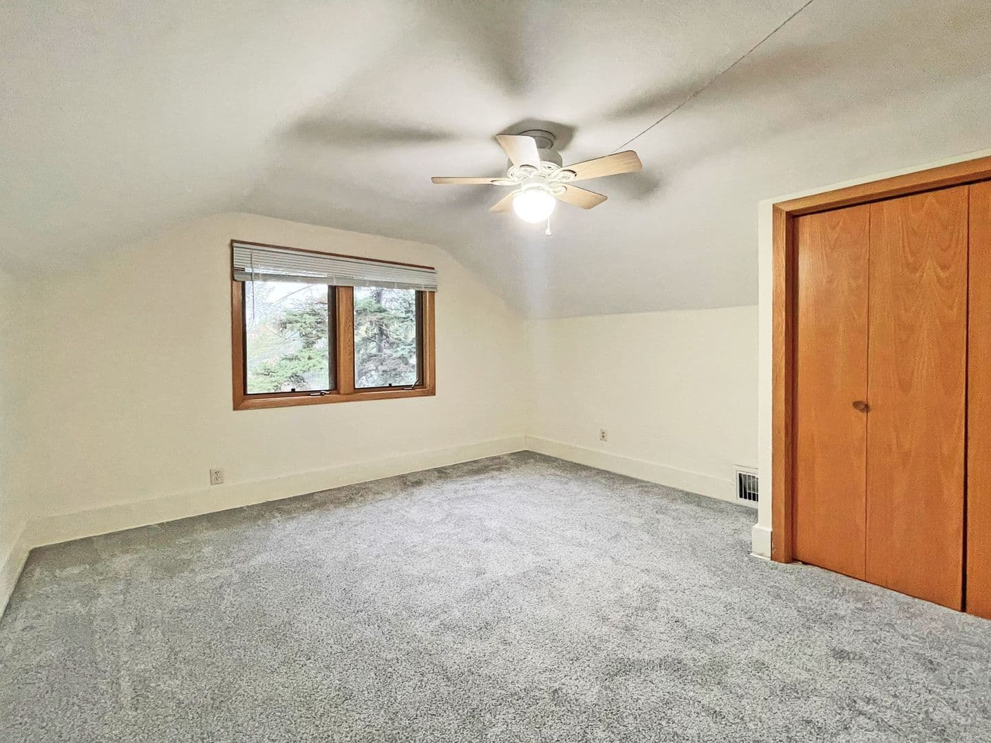 Hopkins Apartment: 245 7th Ave N