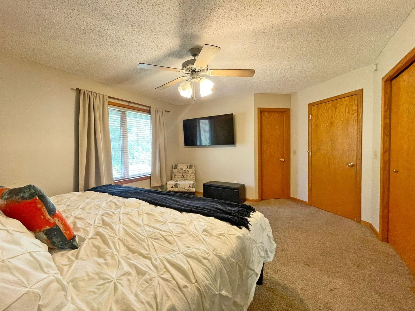 Rosemount House: 15711 Crocus Avenue