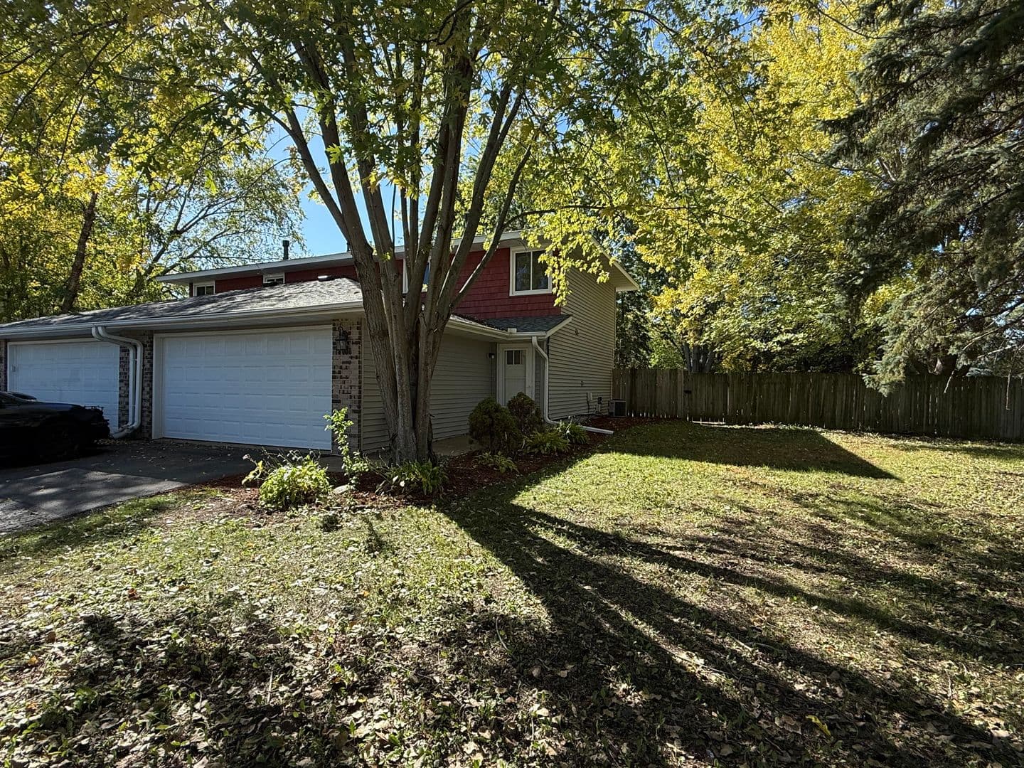 Burnsville House: 14000 Park Ave