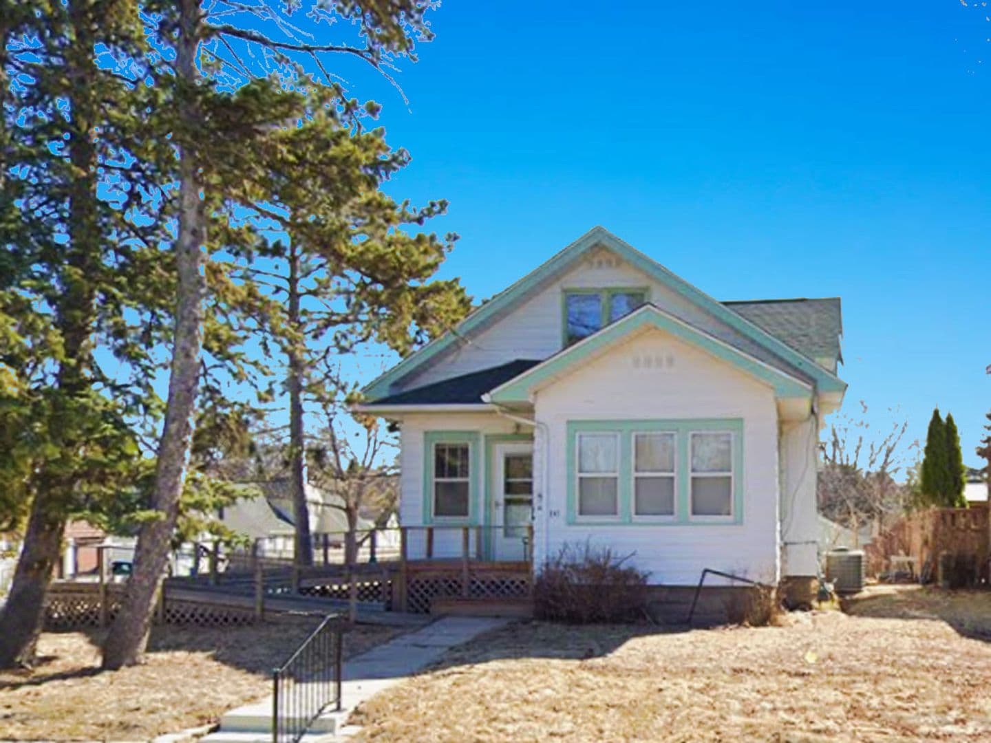 Hopkins Apartment: 245 7th Ave N