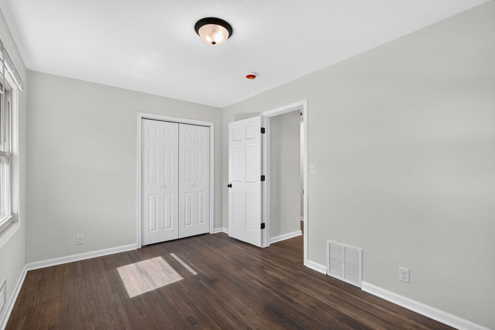 Inver Grove Heights House: 1875 46th St E