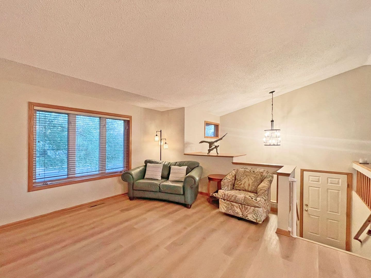 Rosemount House: 15711 Crocus Avenue