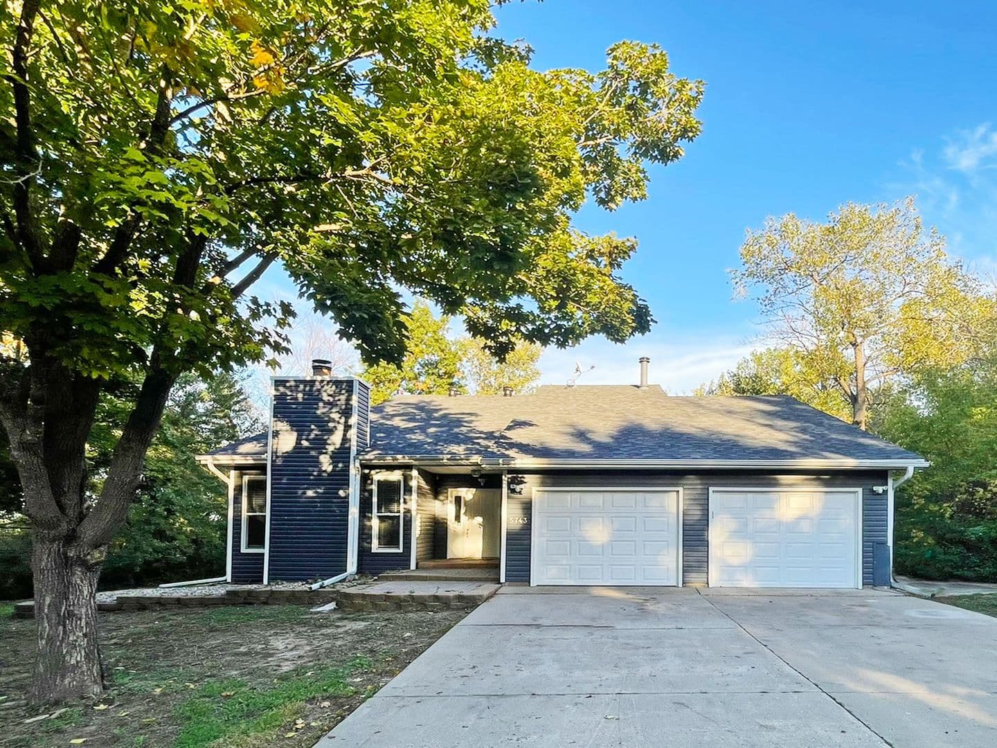 Plymouth House: 5743 Juneau Lane N