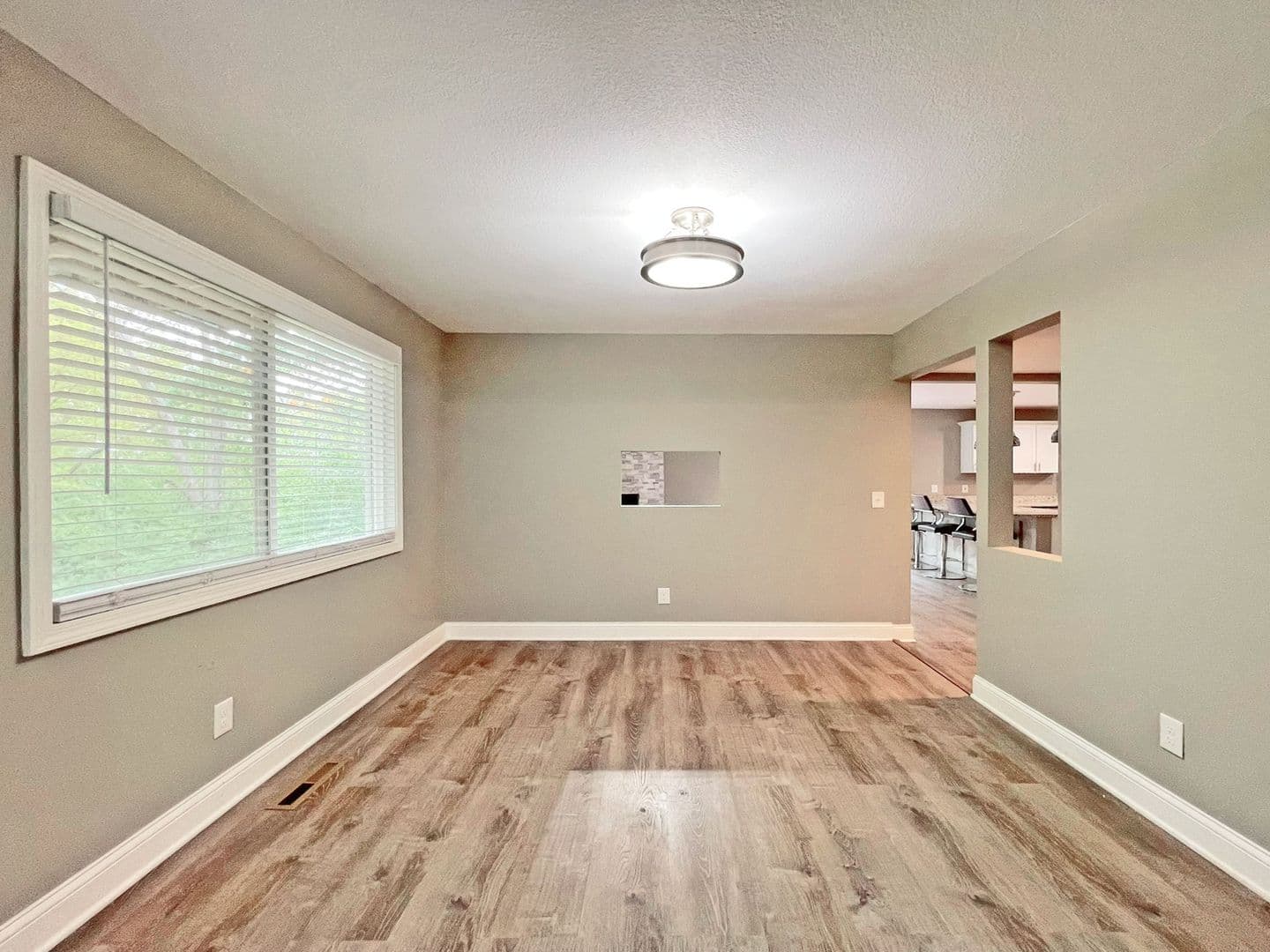 Plymouth House: 5743 Juneau Lane N