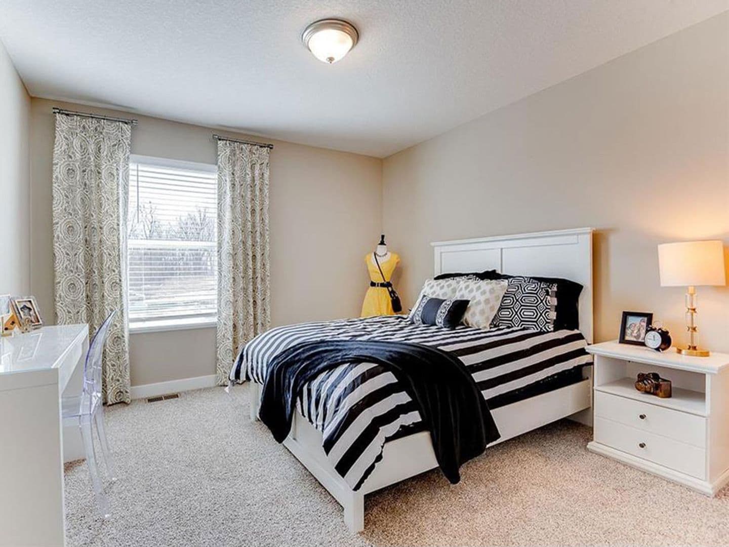 Rosemount House: 1381 136th St W
