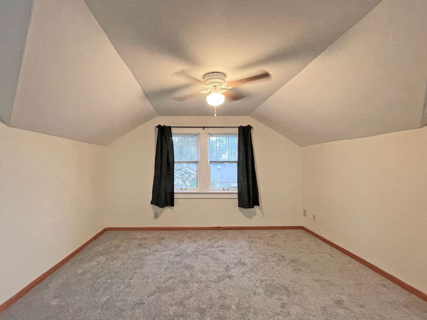 Hopkins Apartment: 245 7th Ave N