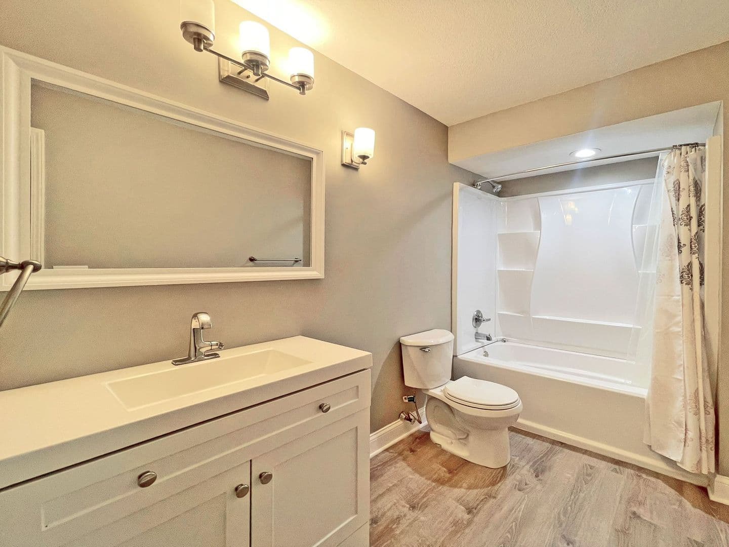 Plymouth House: 5743 Juneau Lane N