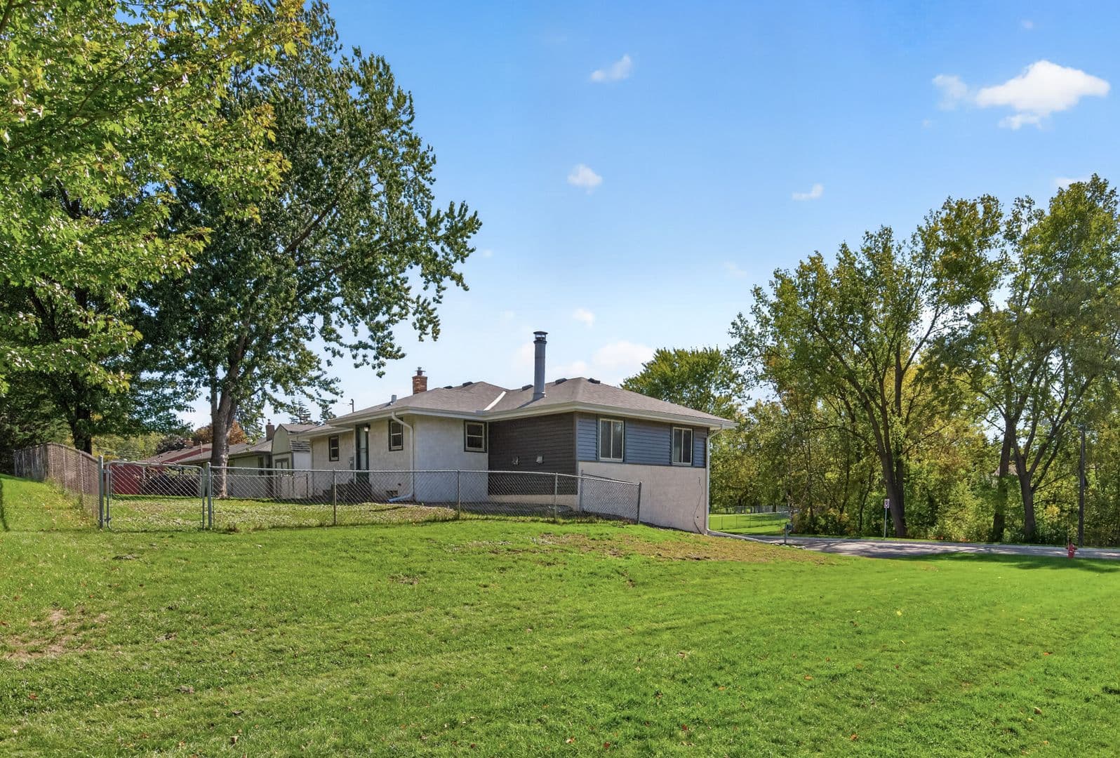 Inver Grove Heights House: 1875 46th St E