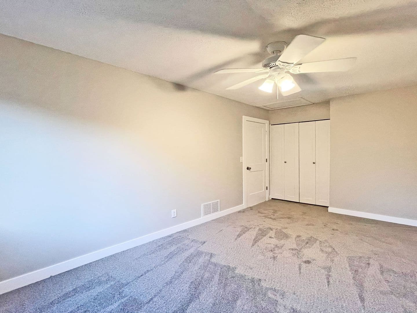 Apple Valley House: 15828 Harwell Avenue