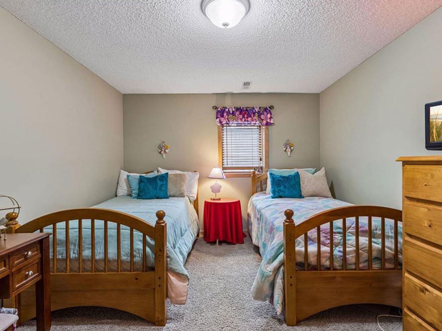 Oakdale Townhome: 1354 Holly Ave