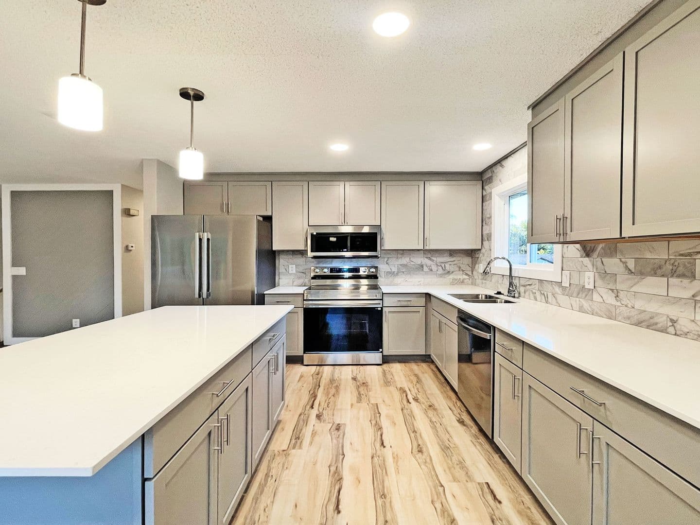 Apple Valley House: 15828 Harwell Avenue