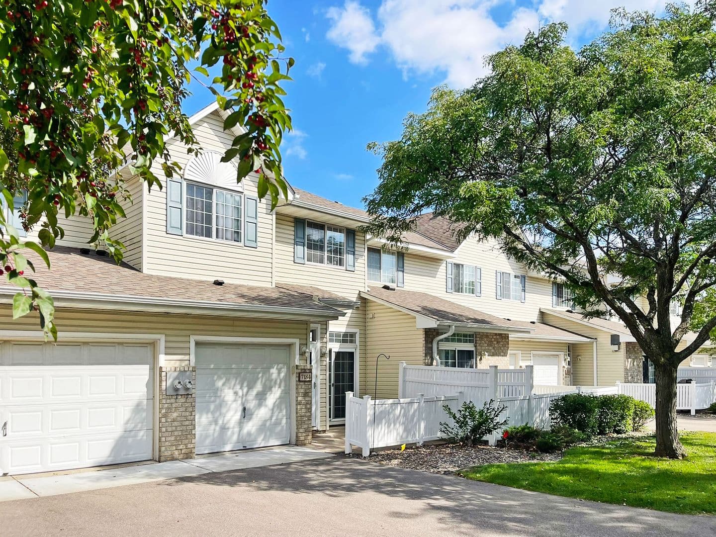 Apple Valley Townhome: 7184 155th St W