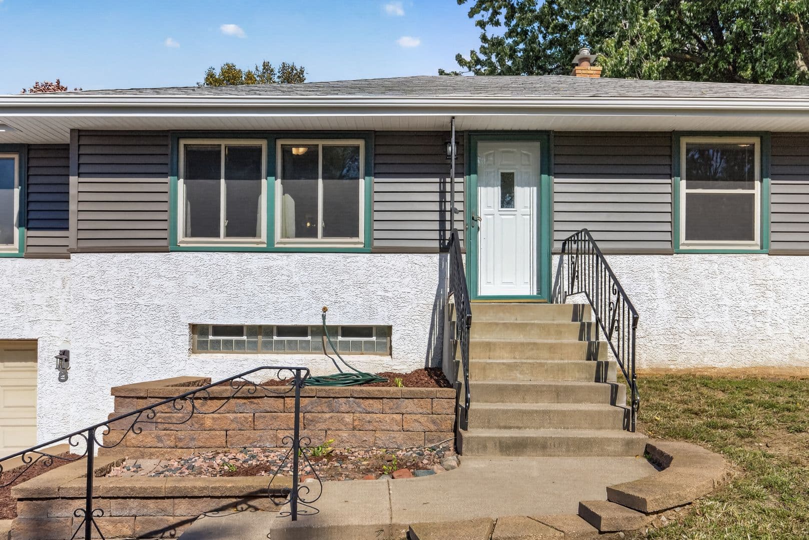 Inver Grove Heights House: 1875 46th St E
