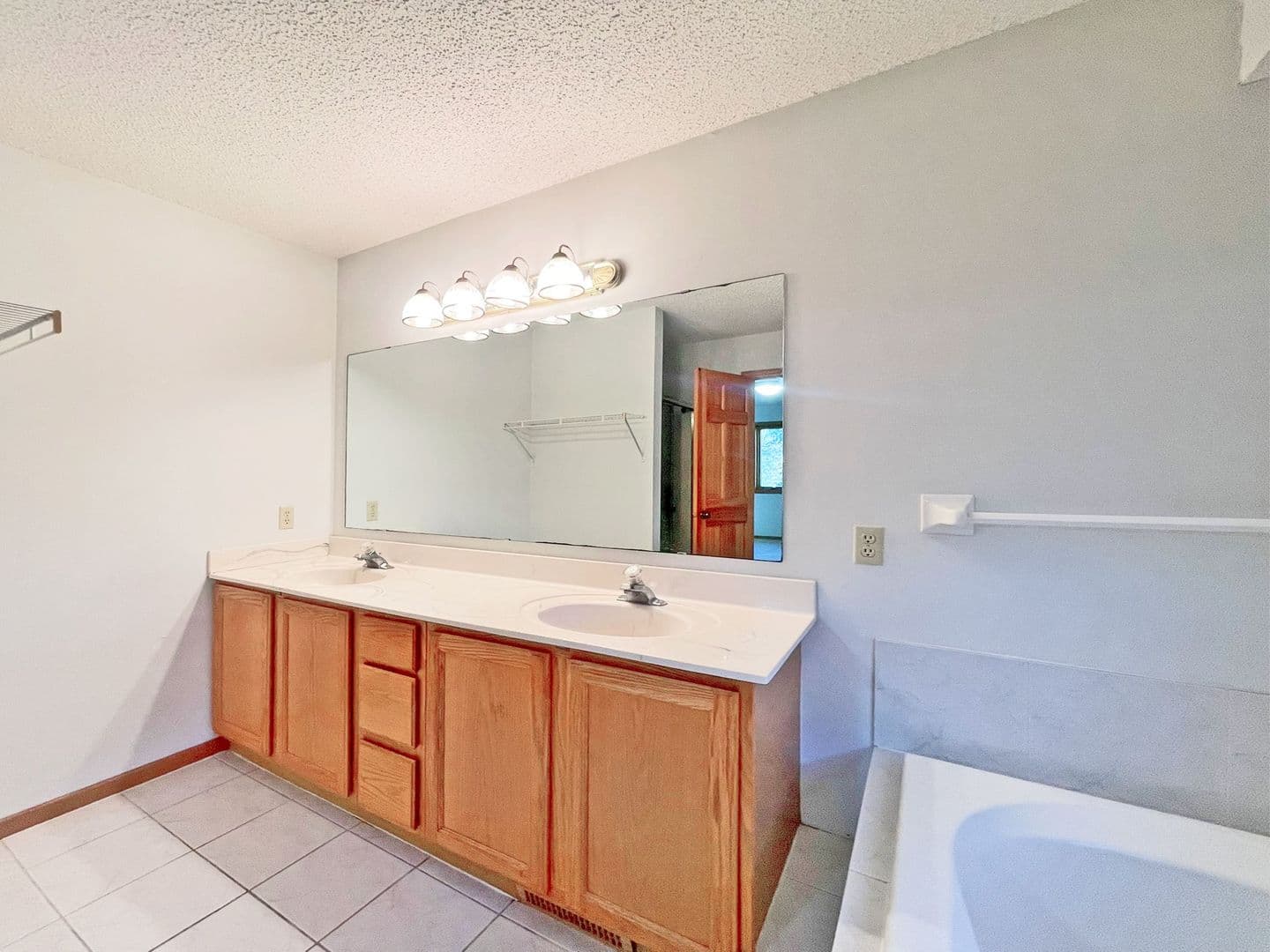 Woodbury House: 10066 Fox Run Cove
