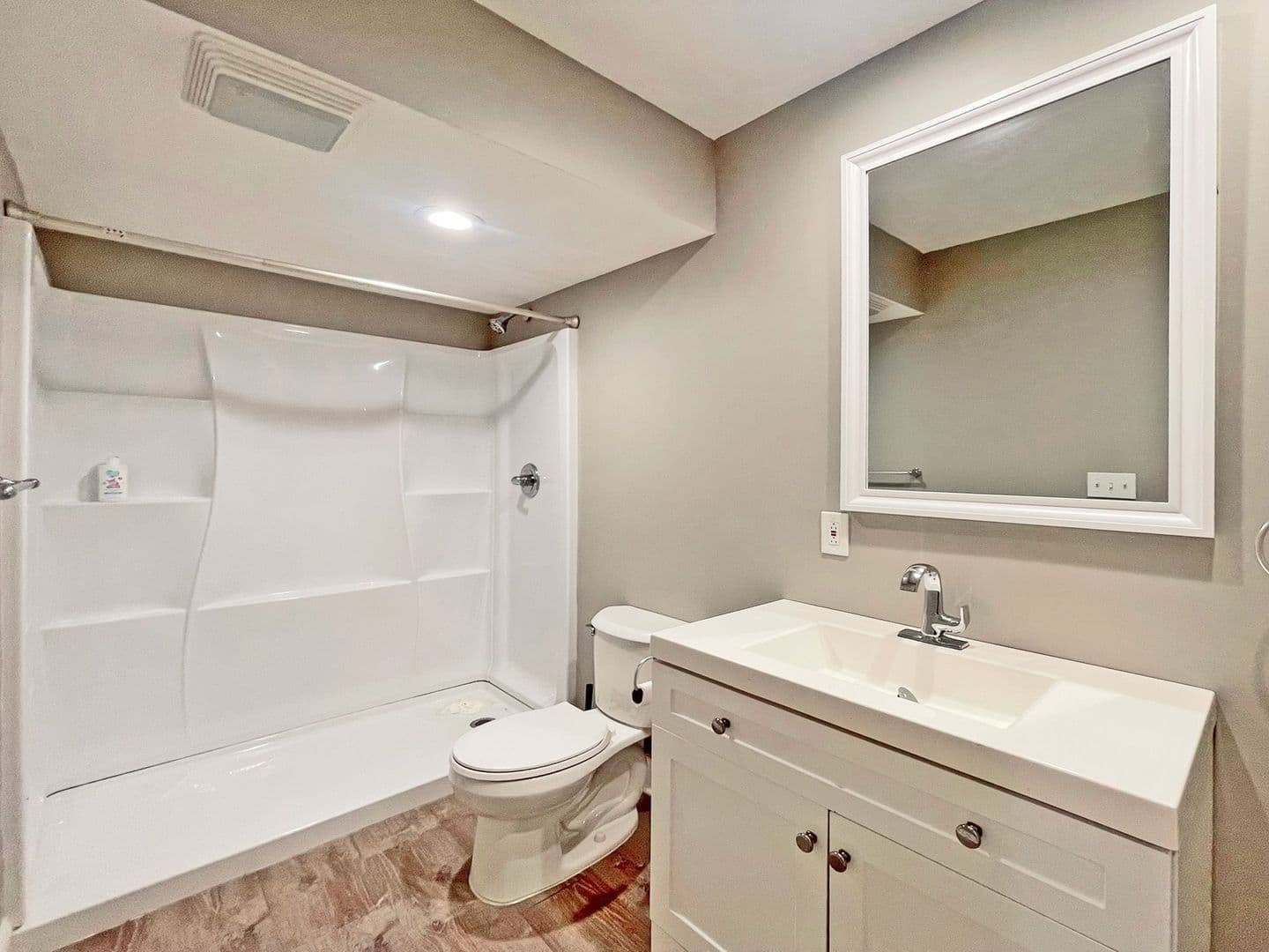 Plymouth House: 5743 Juneau Lane N