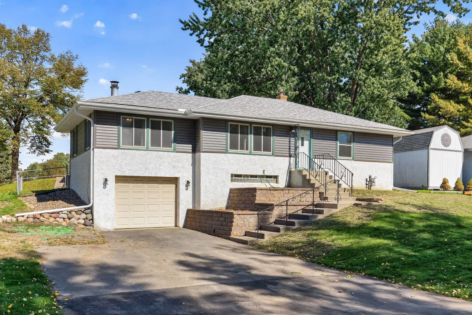 Inver Grove Heights House: 1875 46th St E